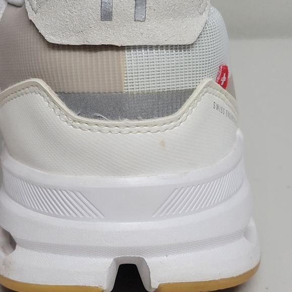 On Cloud Cloudrift White/ Sand Size 8.5. - Picture 9 of 15